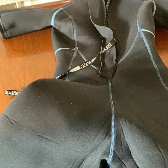 BARE ignite wetsuit, short arms & legs,  excellent used condition - Picture 7 of 7